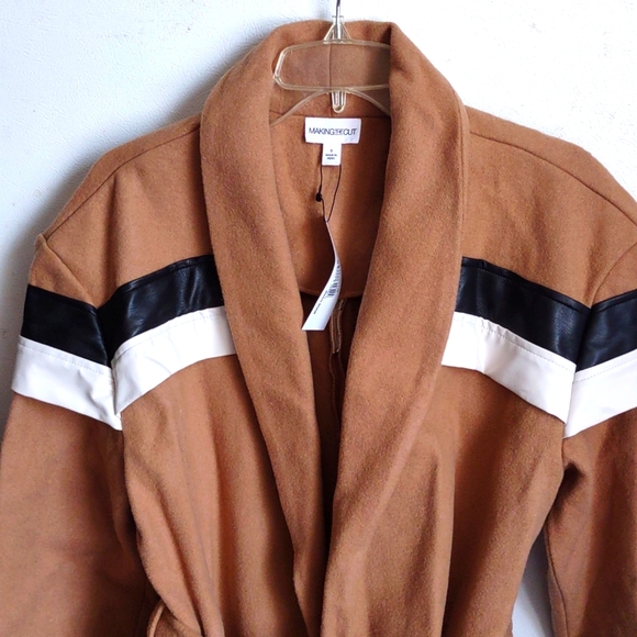 Women’s Tan Trench Coat with Black and White Accents – Size S - Picture 6 of 13